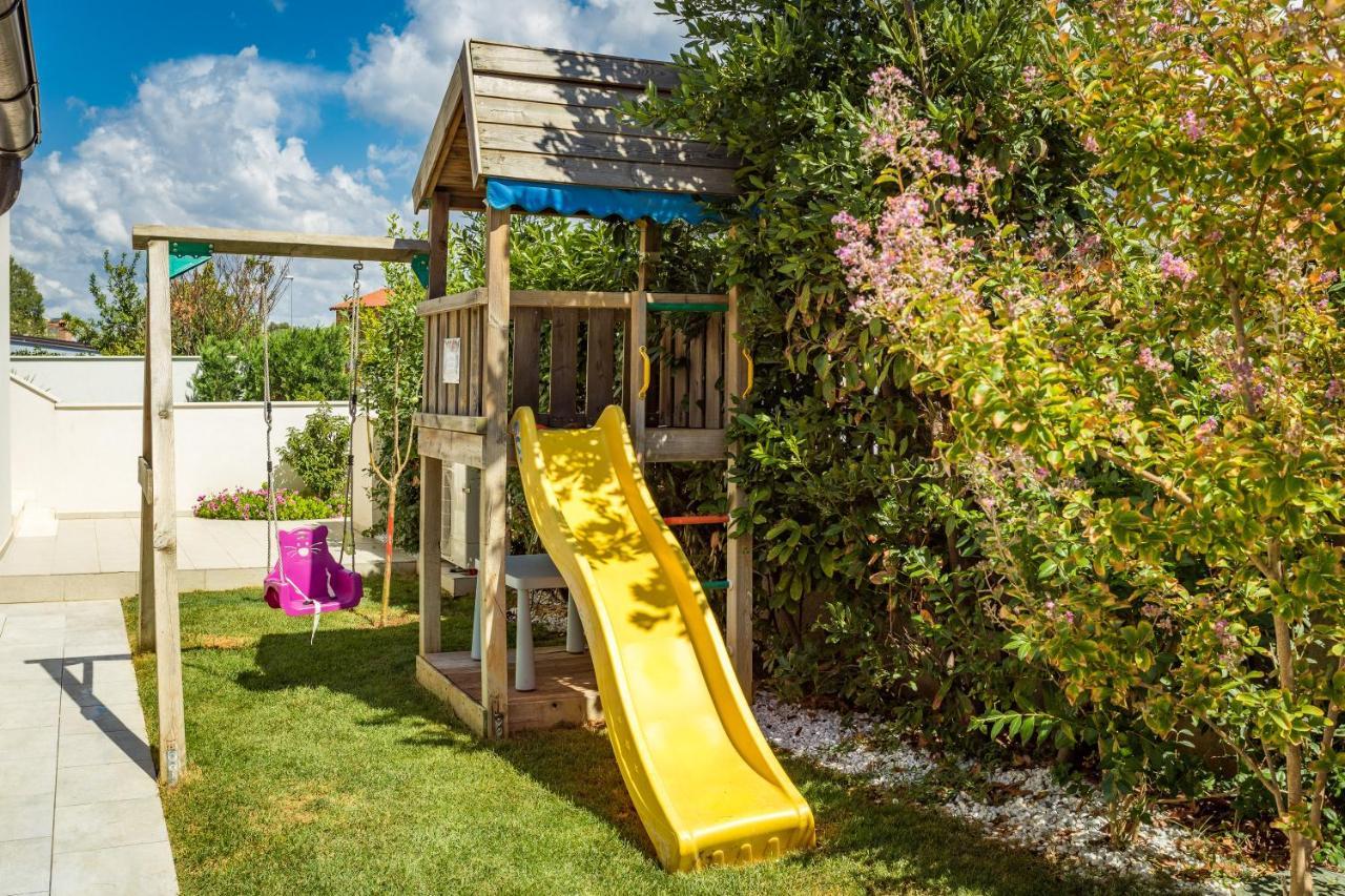 Villa Andrija Family Dream With Heated Pool At The Sea With Beautiful Garden, Outside Cinema And Kids Playground ฟาชานา ภายนอก รูปภาพ