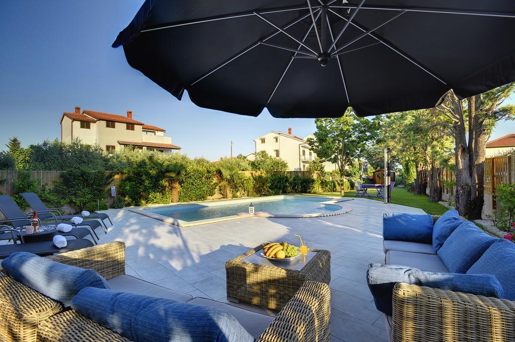 Villa Andrija Family Dream With Heated Pool At The Sea With Beautiful Garden, Outside Cinema And Kids Playground ฟาชานา ภายนอก รูปภาพ