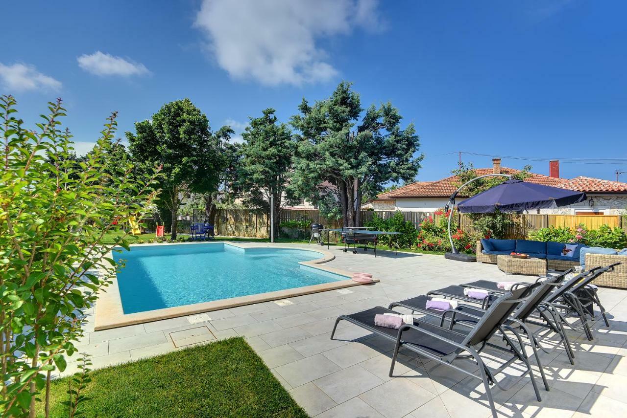 Villa Andrija Family Dream With Heated Pool At The Sea With Beautiful Garden, Outside Cinema And Kids Playground ฟาชานา ภายนอก รูปภาพ