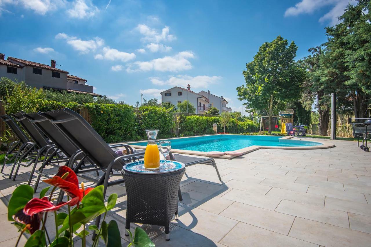 Villa Andrija Family Dream With Heated Pool At The Sea With Beautiful Garden, Outside Cinema And Kids Playground ฟาชานา ภายนอก รูปภาพ